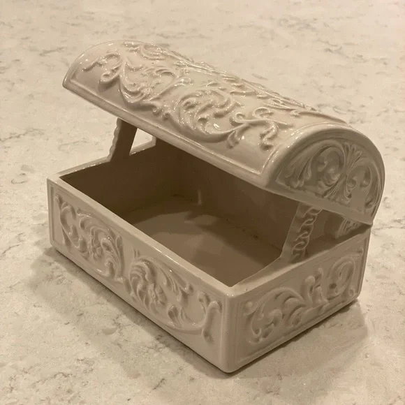 Large white ceramic box